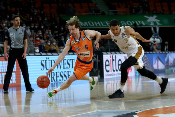 年轻且具潜 年轻且具潜