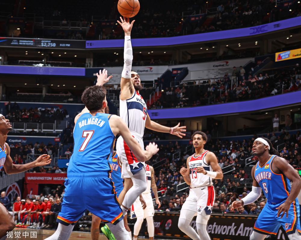 滑雪运动的 滑雪运动的