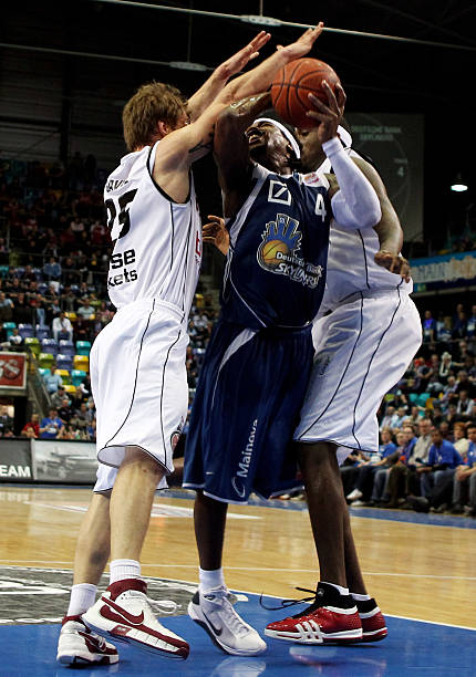 由于两人对 由于两人对